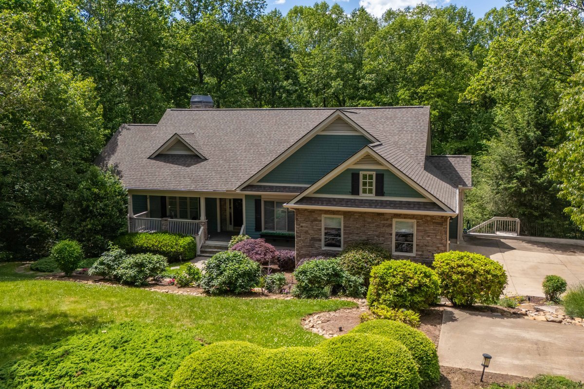 8 Rustic Court